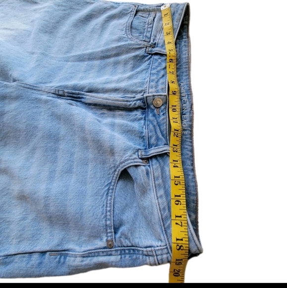 American Eagle Womens "Mom" Jeans Size 18 Light Wash Straight Retro Staple Pice - Picture 7 of 9